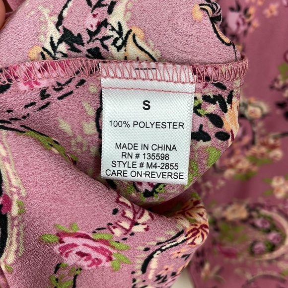Cure Pink Floral Blouse. Size Small - Picture 8 of 8